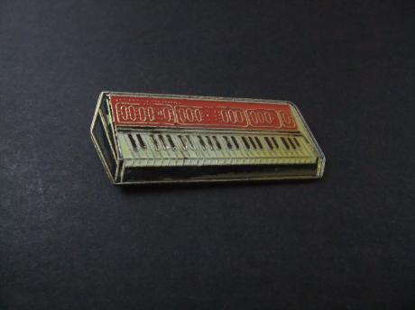 CrumarItaliaanse fabrikant van elektronische muziekinstrumenten ( synthesizers en keyboards)